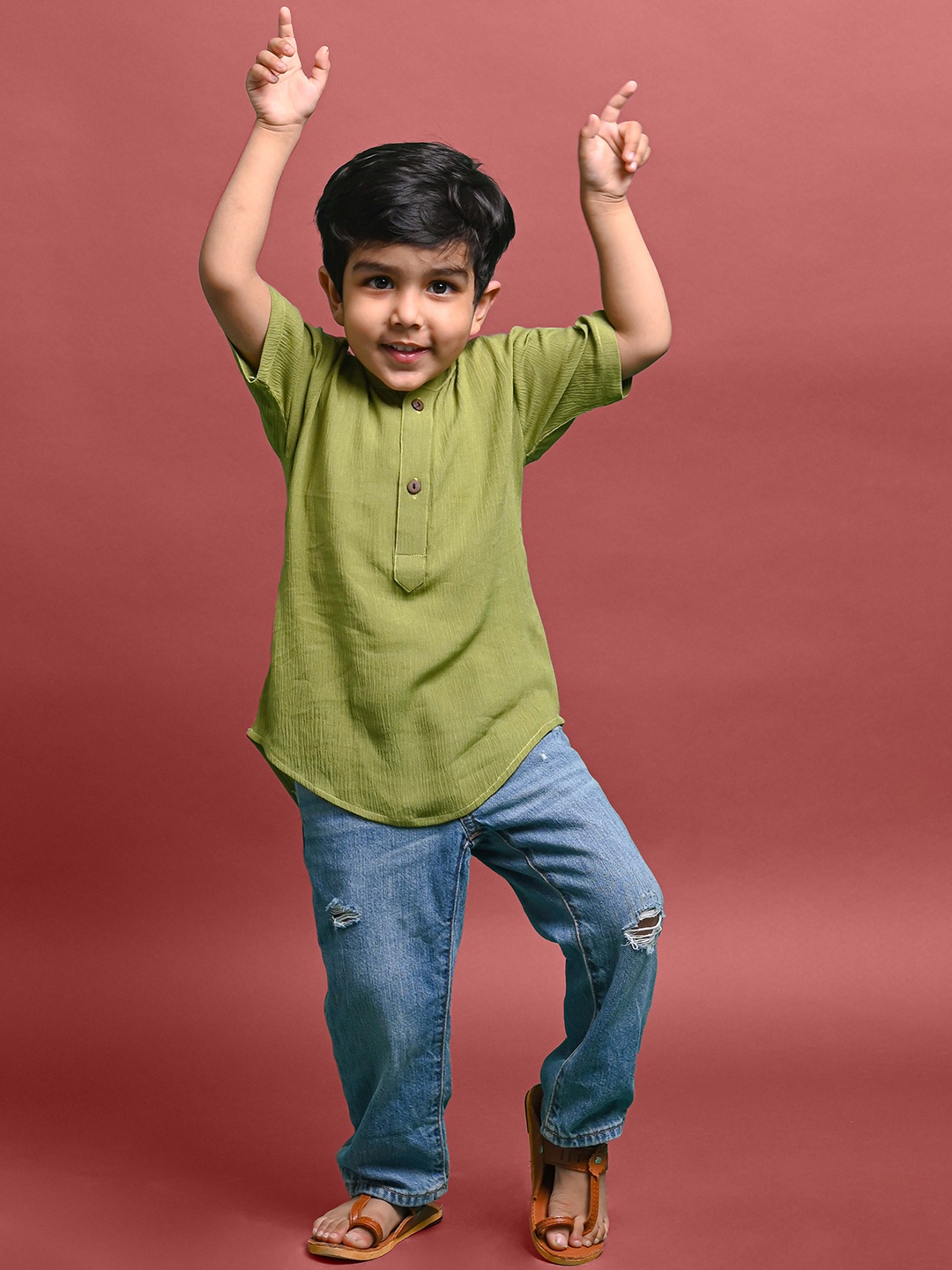 

VESHAM Boys Mandarin Collar Short Sleeves Cotton Straight Kurta, Green