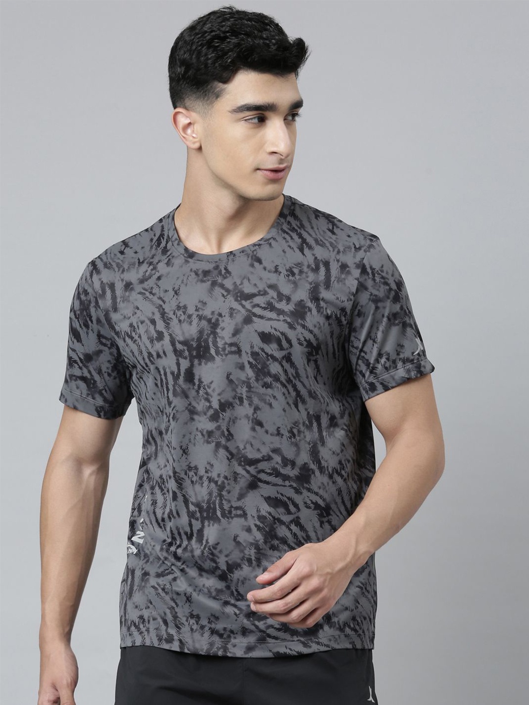 

Xtep Abstract Printed Round Neck Relaxed Fit Sports T-shirt, Black