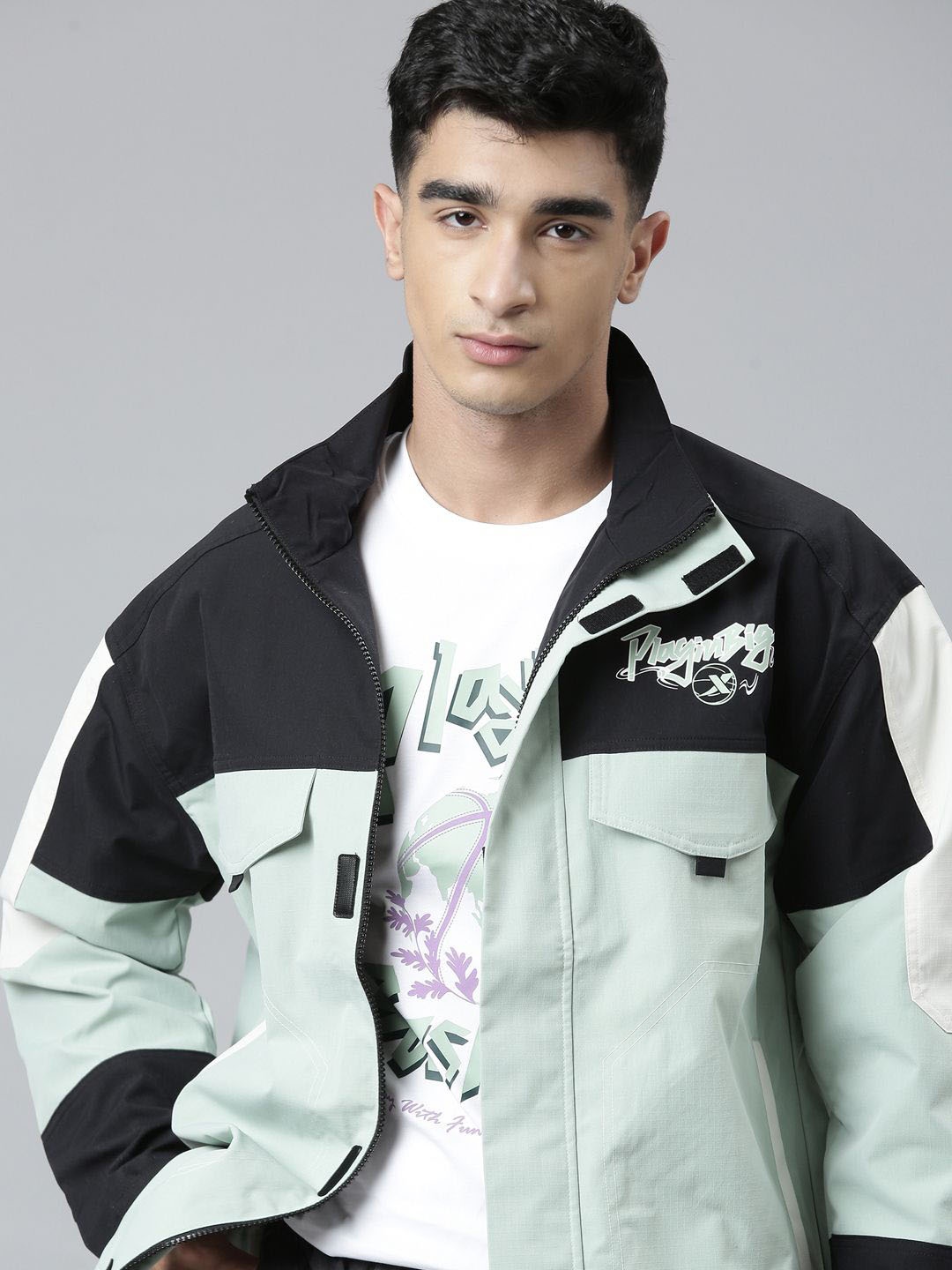 

Xtep Colourblocked Mock Collar Double Layer Windbreaker Sporty Jacket, Green