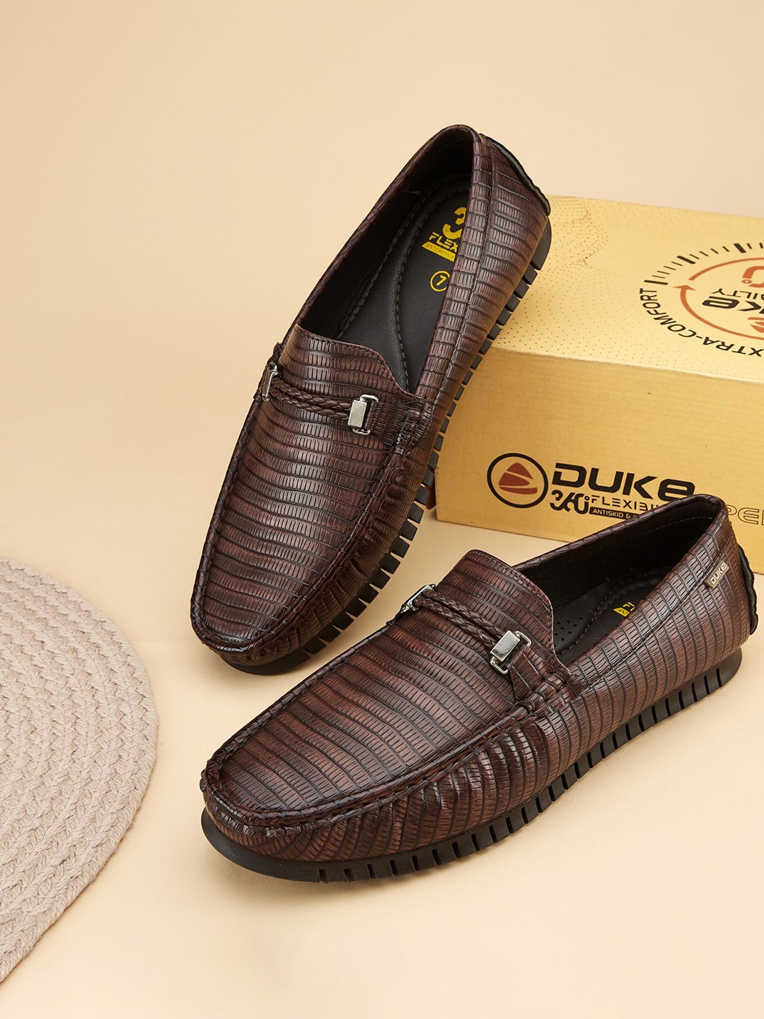 

Duke Men Textured Buckle Detailed Lightweight Loafers, Brown