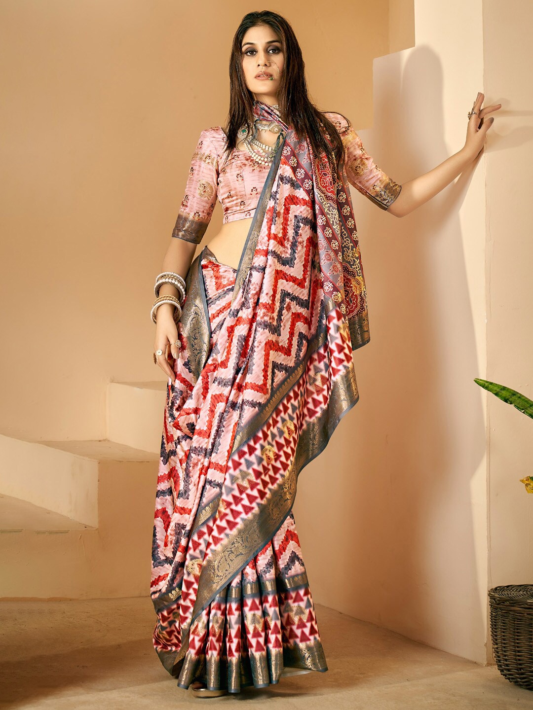 

Mitera Zari Sungudi Ethnic Printed Party Wear Saree, Pink