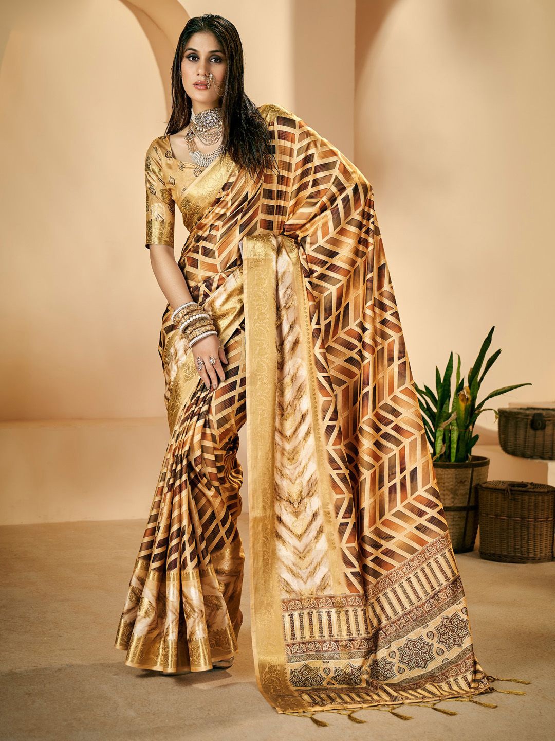 

Mitera Zari Sungudi Saree, Beige