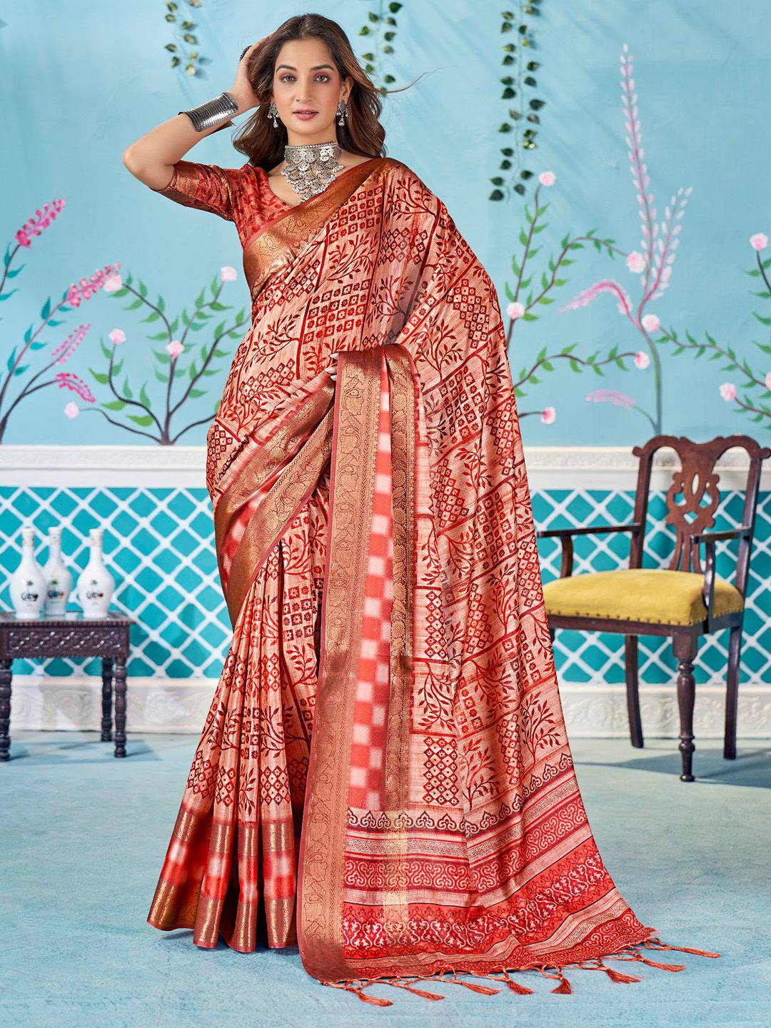 

Mitera Floral Zari Sungudi Saree With Blouse Piece, Peach