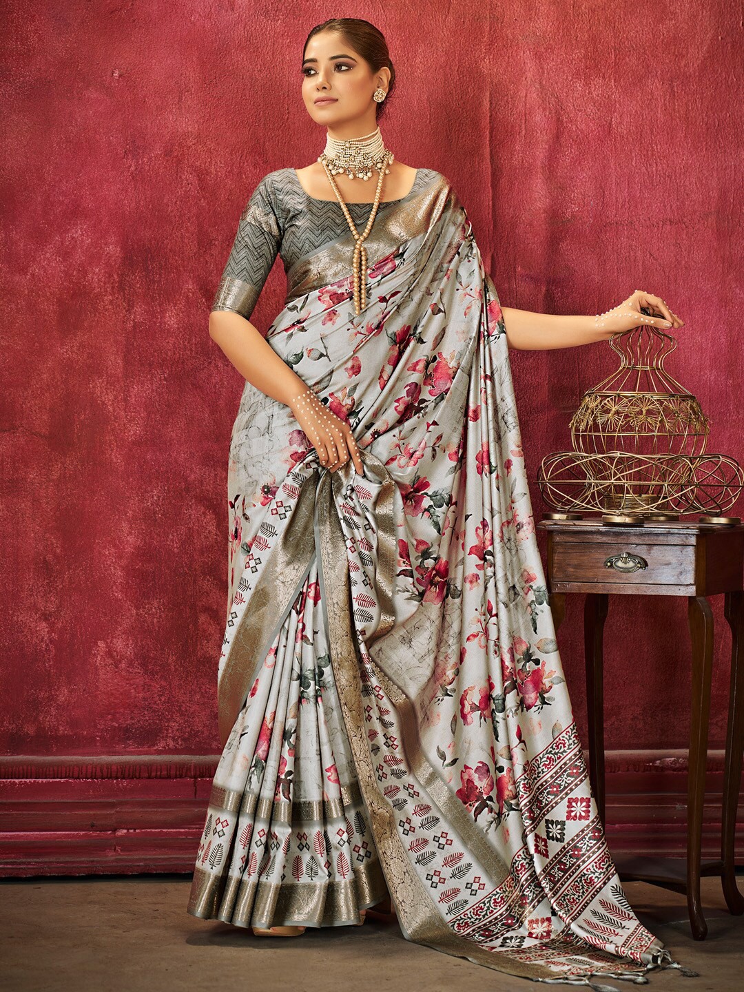 

Mitera Ethnic Motifs Sungudi Saree, Grey