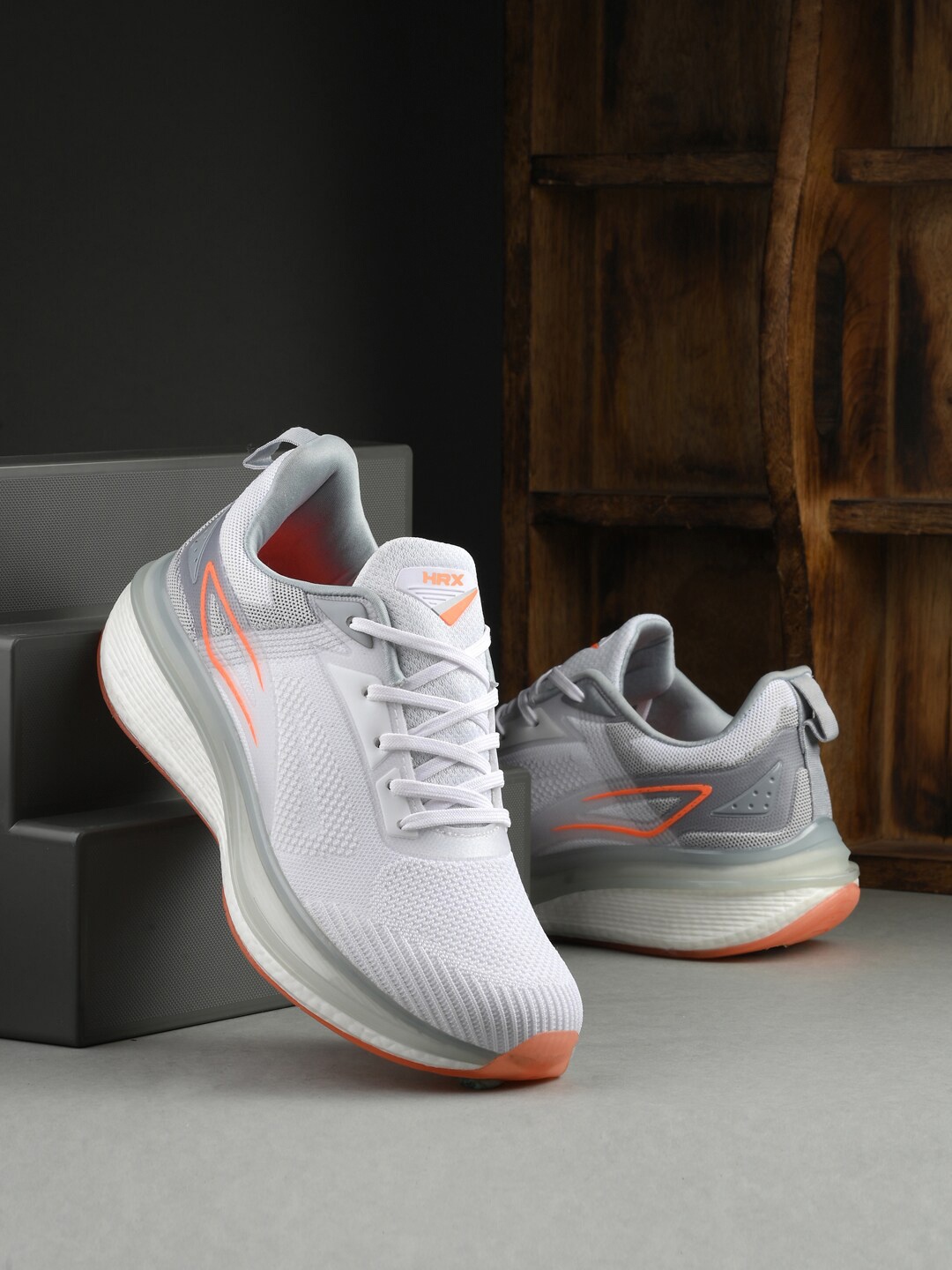 

HRX by Hrithik Roshan Men Textured Dynamic Sport Shoes, White