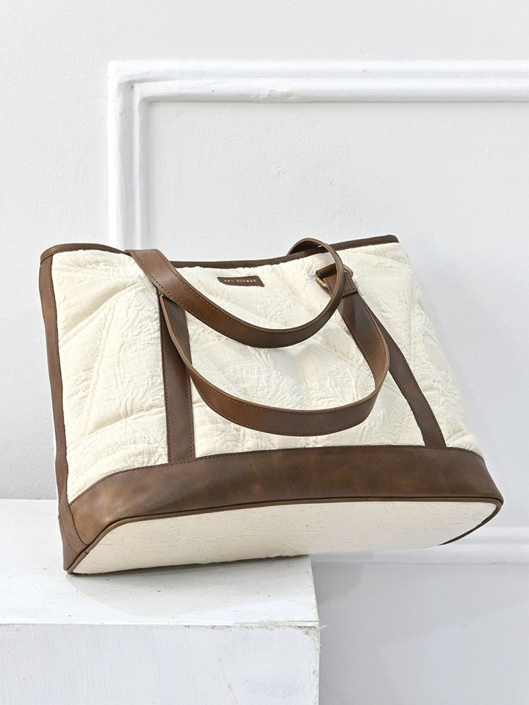 

Art Avenue Colourblocked Oversized Structured Sling Bag with Tasselled, Brown