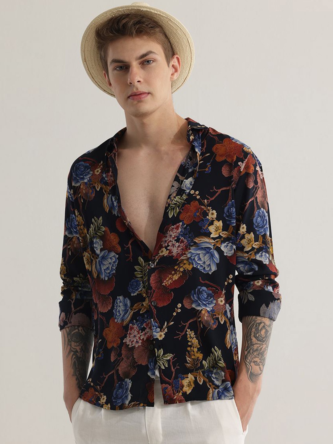 

Snitch Black Snug Slim Fit Floral Printed Casual Shirt