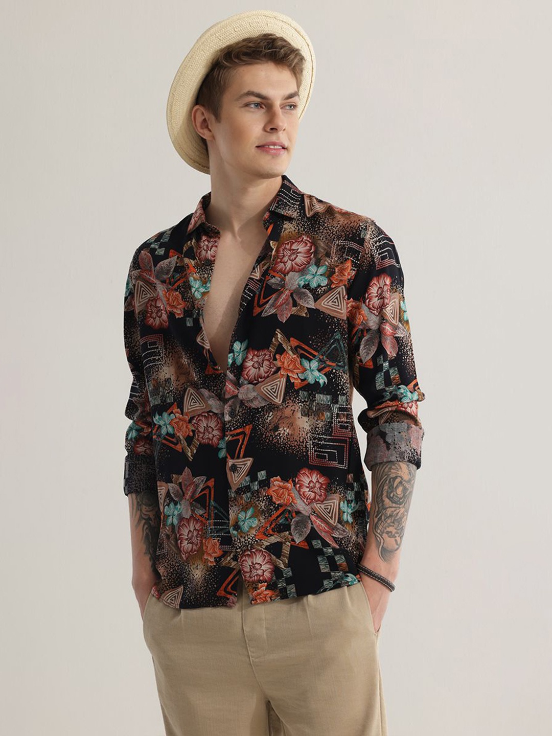 

Snitch Black Floral Printed Snug Slim Fit Opaque Casual Shirt