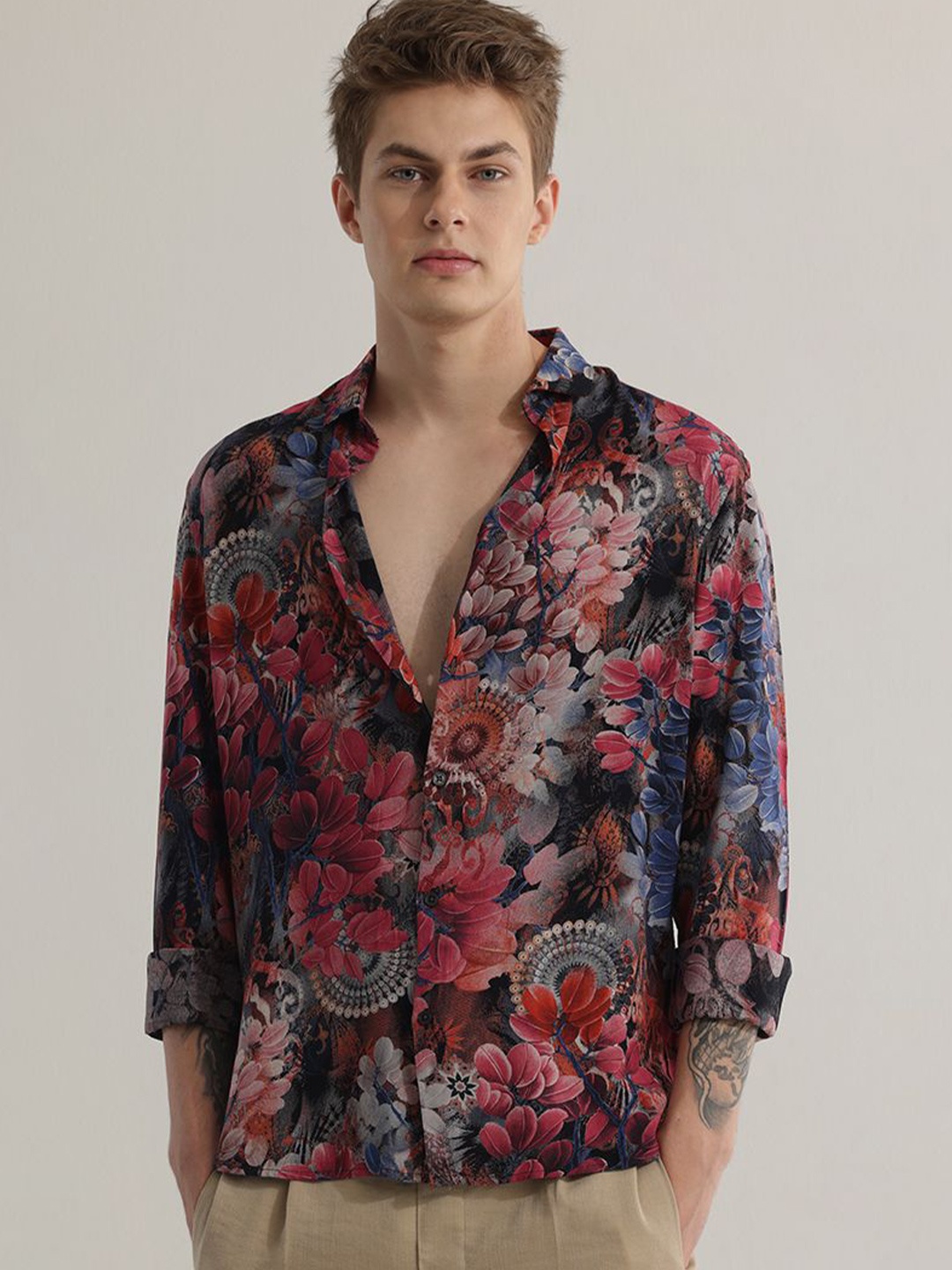 

Snitch Red Floral Printed Snug Slim Fit Opaque Casual Shirt