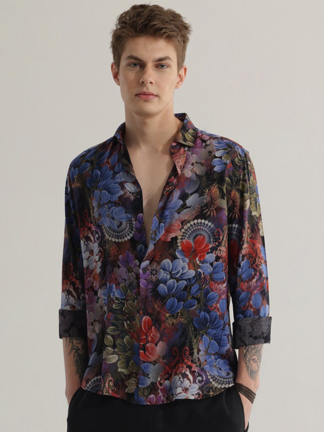 

Snitch Blue Floral Printed Snug Slim Fit Opaque Casual Shirt