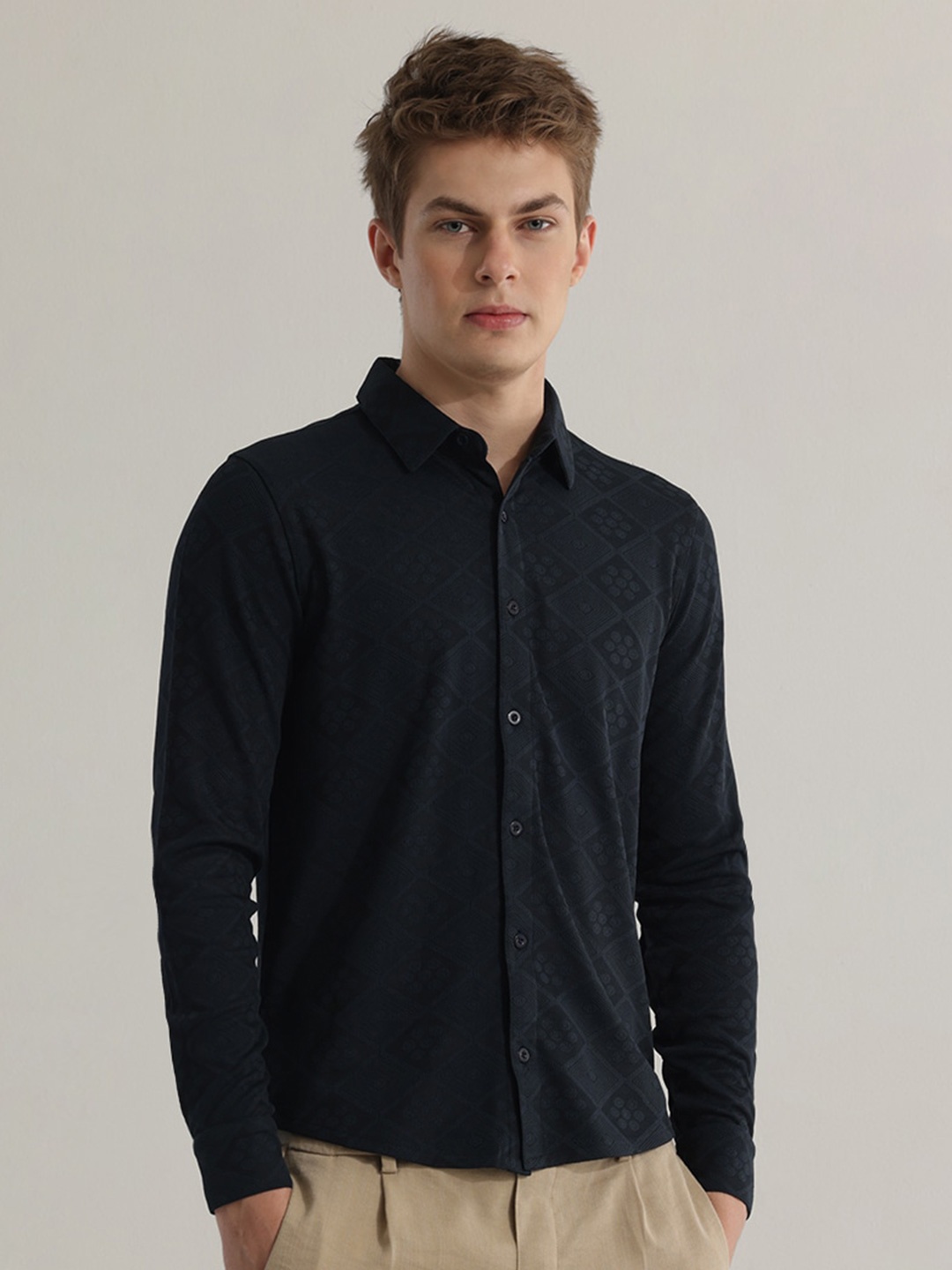 

Snitch Navy Blue Snug Slim Fit Self Design Textured Cotton Casual Shirt