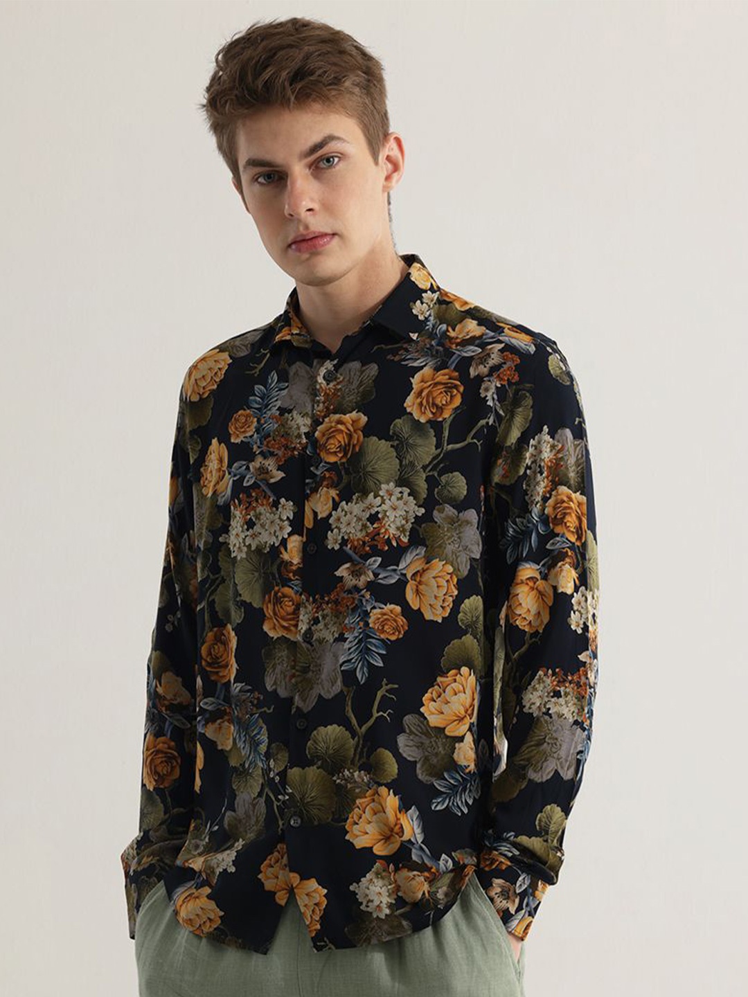 

Snitch Black Snug Slim Fit Floral Printed Casual Shirt