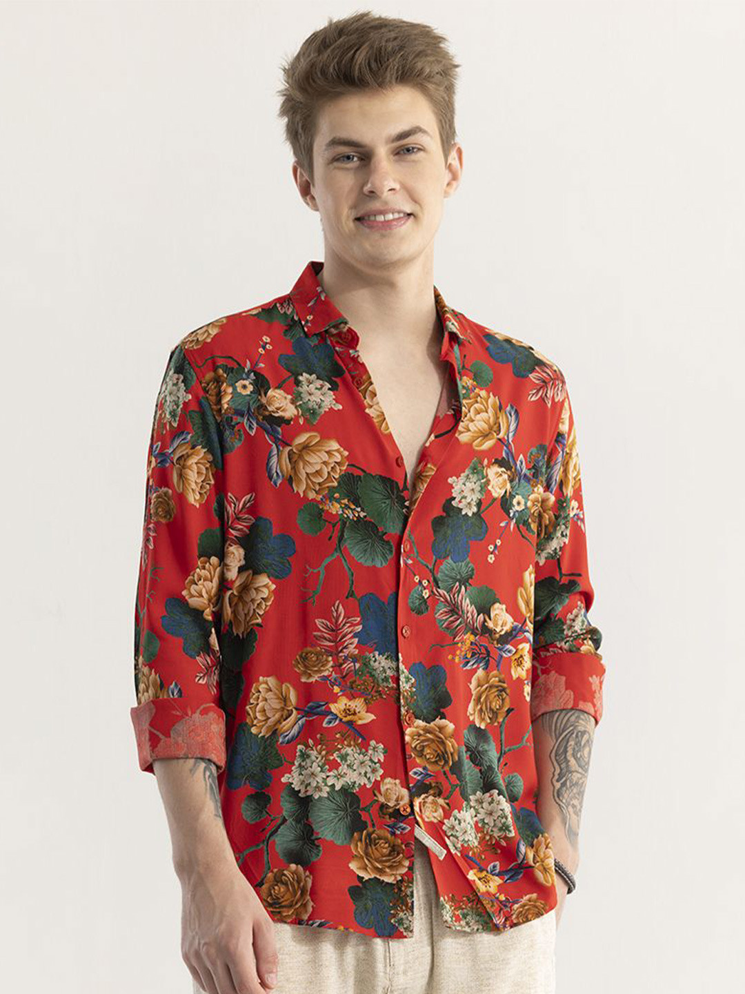 

Snitch Red Floral Printed Snug Slim Fit Opaque Casual Shirt