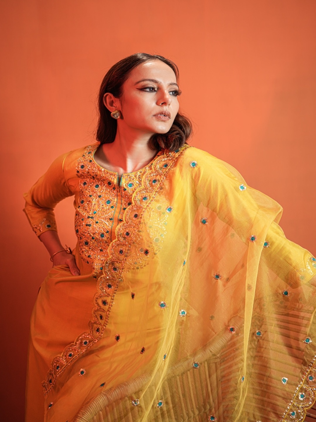 

HEEPOSH Floral Embroidered Zari Straight Kurta With Trousers & Dupatta, Yellow