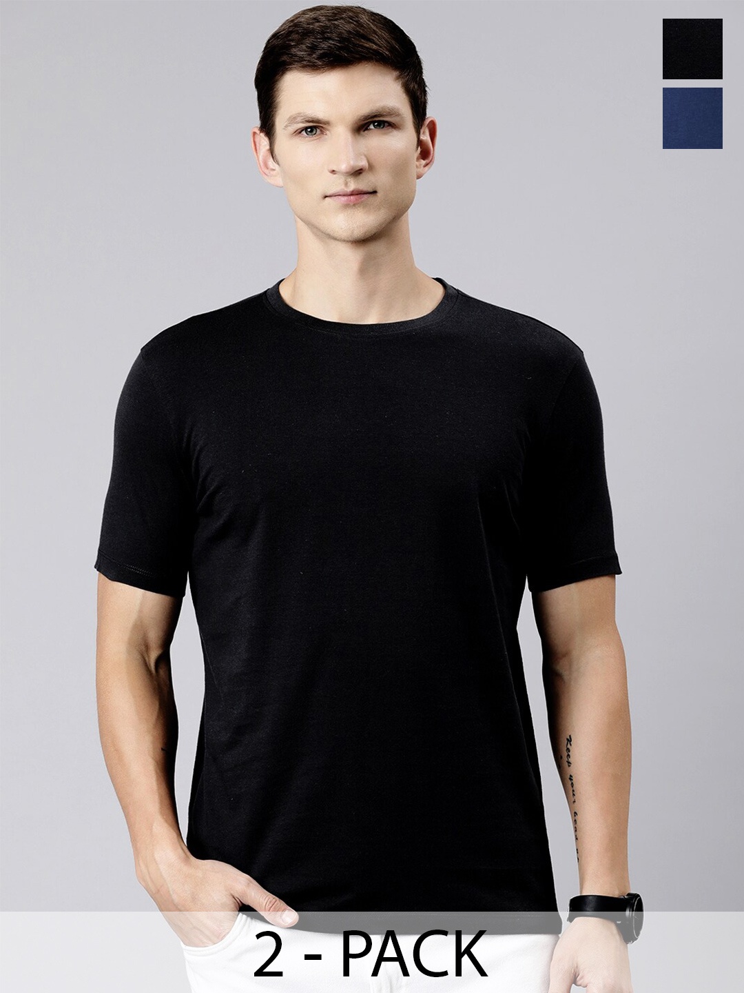 

Huetrap Men Set Of 2 Solid Round Neck T-shirts, Black