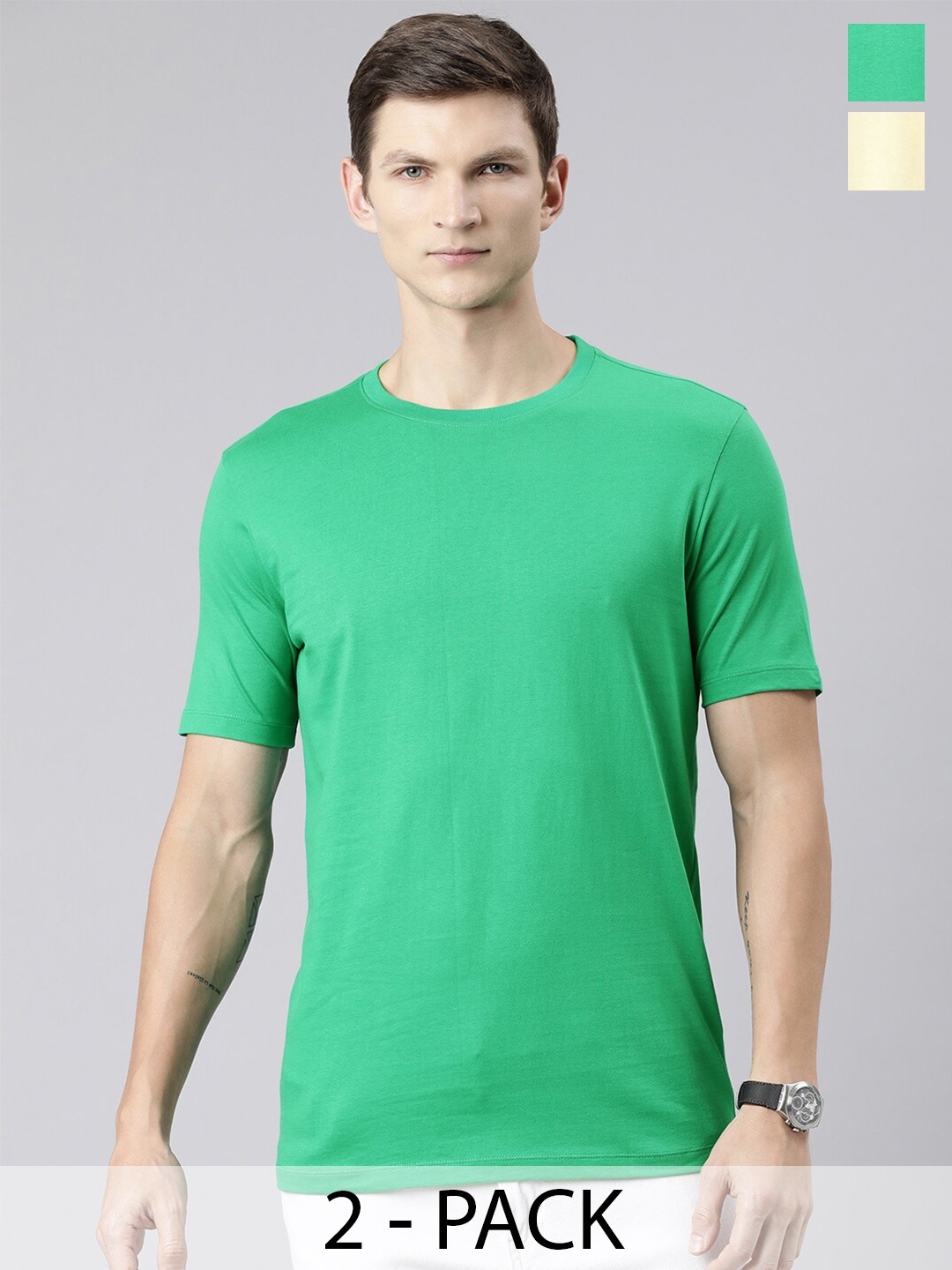 

Huetrap Men Set Of 2 Solid Round Neck T-shirts, Green