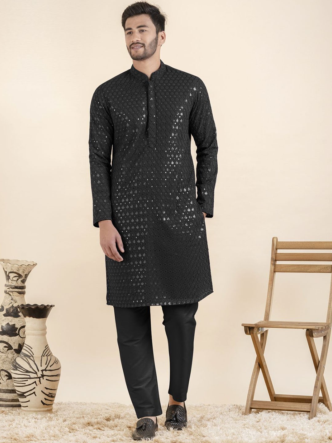 

TheEthnic.Co Ethnic Motifs Embroidered Regular Sequinned Straight Kurta with Trousers, Black