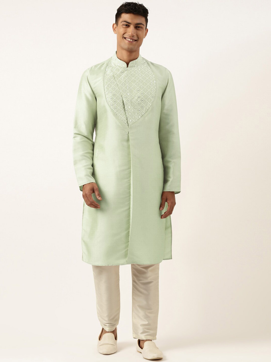 

TheEthnic.Co Mandarin Collar Embroidered Regular Mirror Work Straight Kurta with Pyjamas, Green