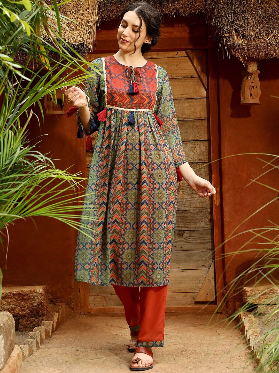 

QISSA Geometric Printed Tie-Up Neck Anarkali Kurta With Trouser, Green