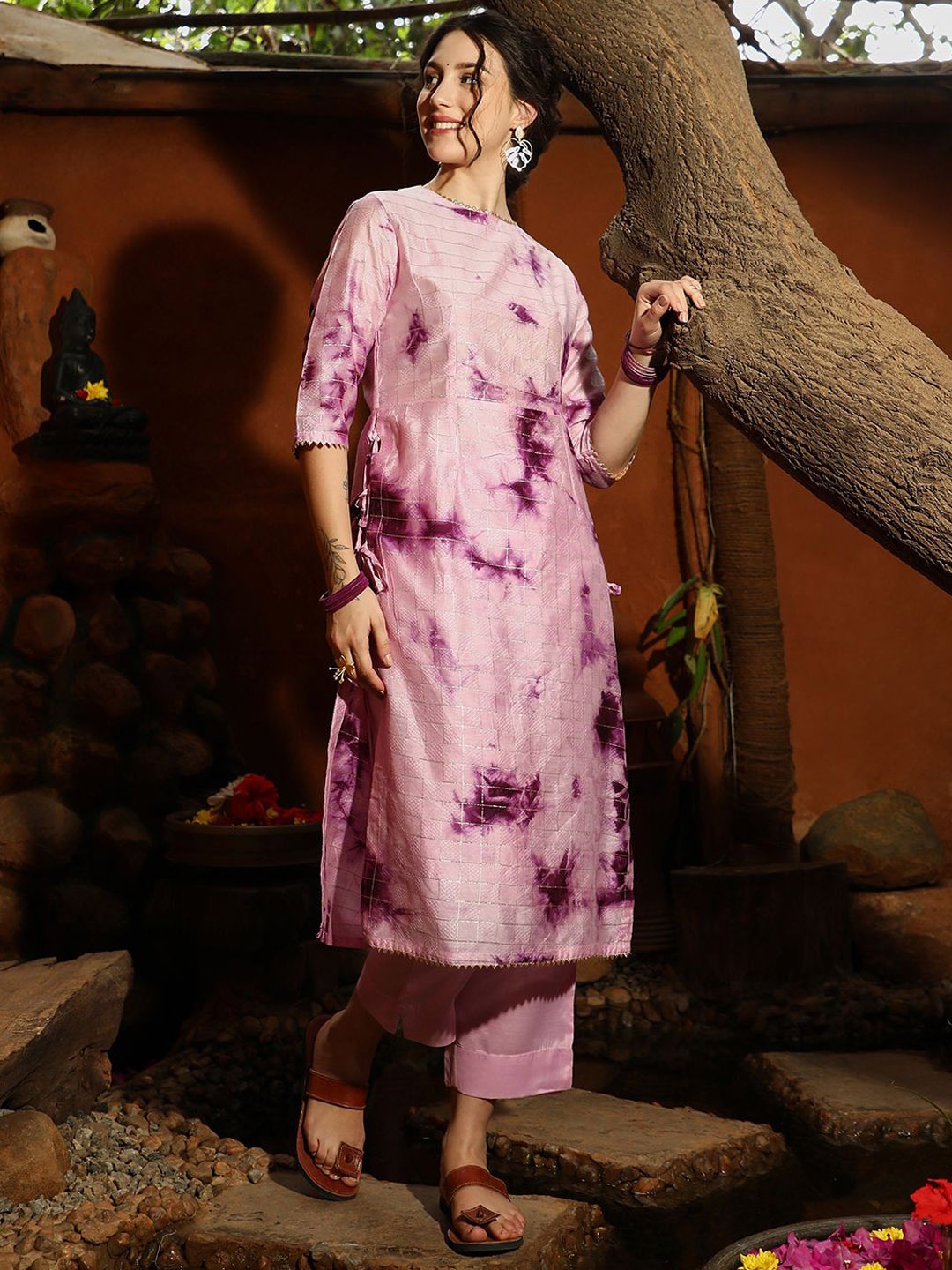 

QISSA Round Neck Ombre Dyed Gotta Patti Straight Kurta with Trouser, Purple