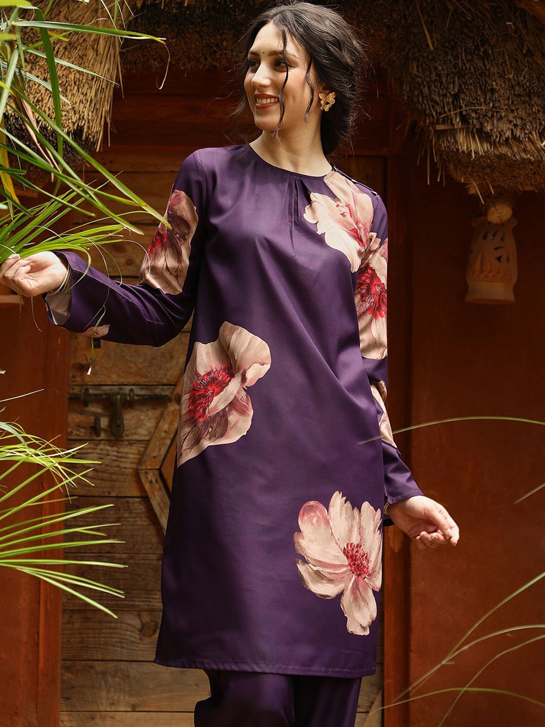 

QISSA Round Neck Long Sleeves Floral Printed Straight Kurta with Trouser, Purple
