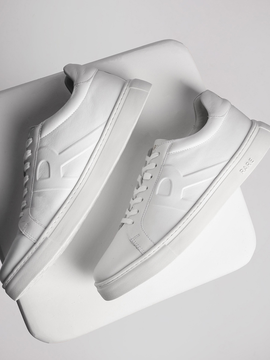 

RARE RABBIT Men Odessa Textured Leather Sneakers, White
