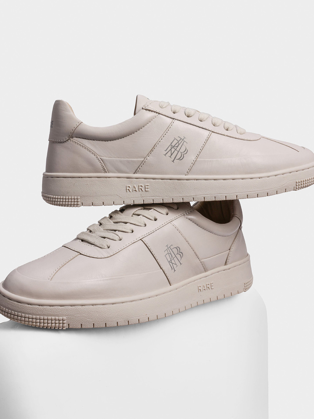

RARE RABBIT Men Stellara Round Toe Leather Sneakers, Beige