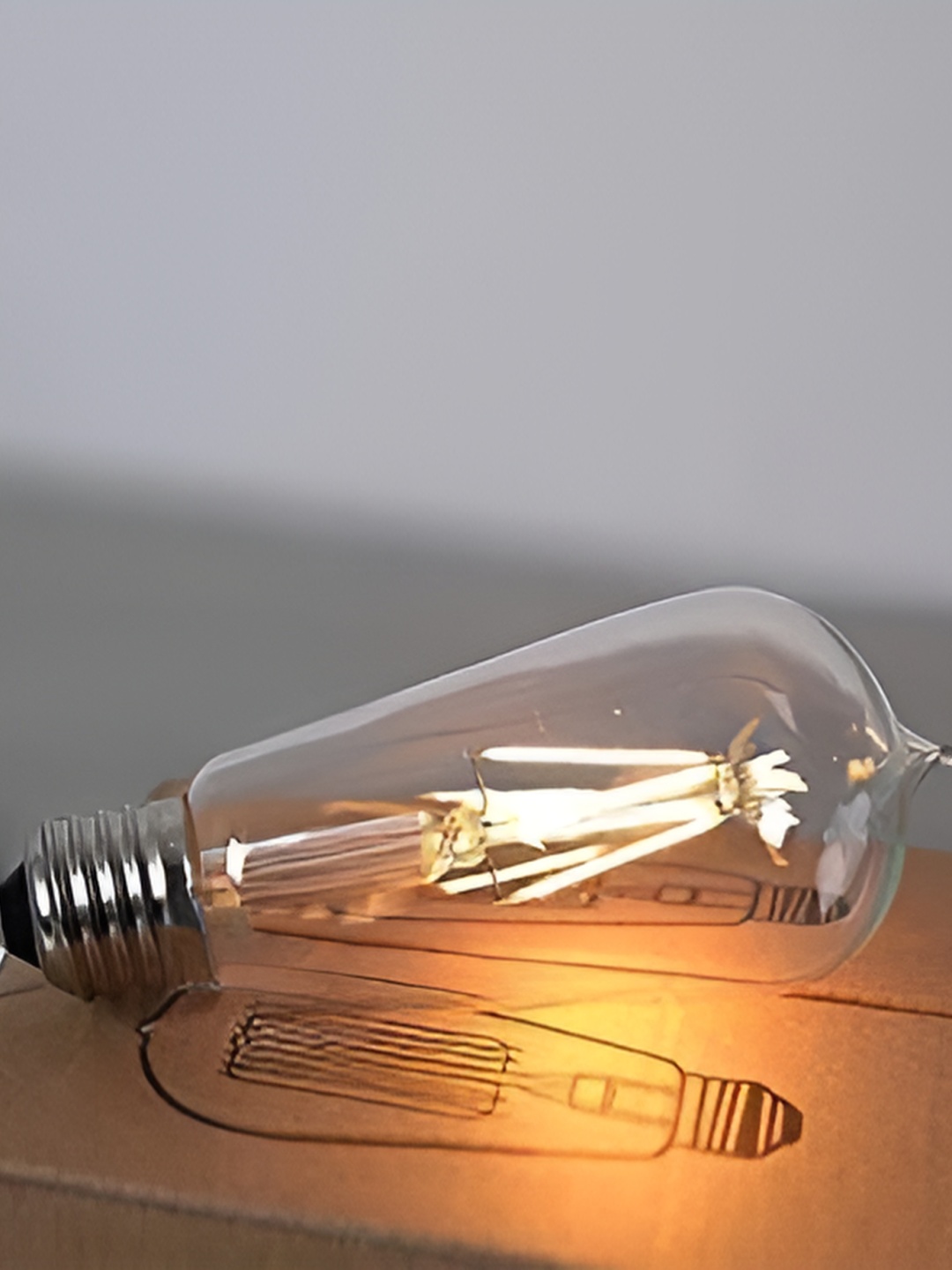 

SPARK WORLD Yellow Glass Quirky Spherical Bulb