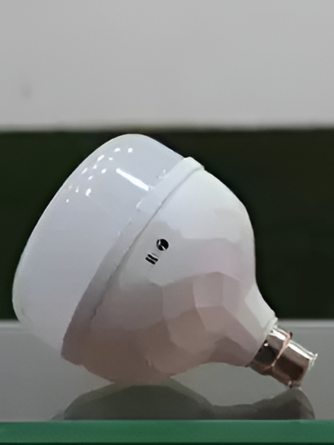 

SPARK WORLD White Contemporary LED Bulb