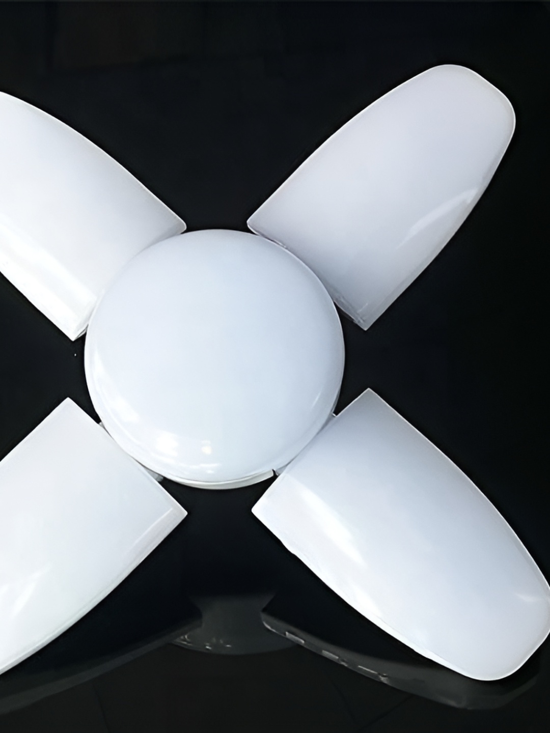 

SPARK WORLD White Contemporary Ceiling Lamp