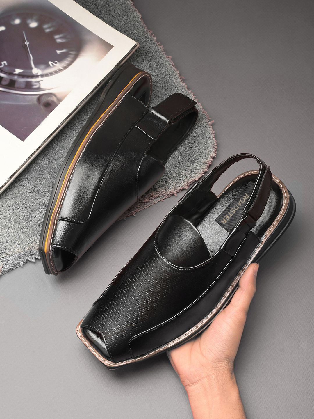 

The Roadster Lifestyle Co Men Shoe-Style Sandals, Black