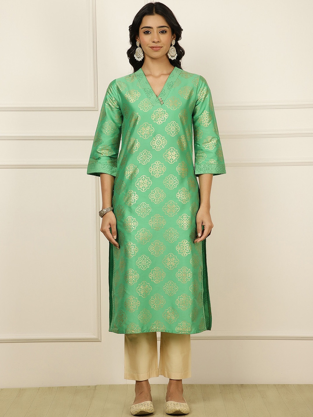 

Jaipur Kurti Ethnic Motifs Printed V-Neck Straight Kurta, Green