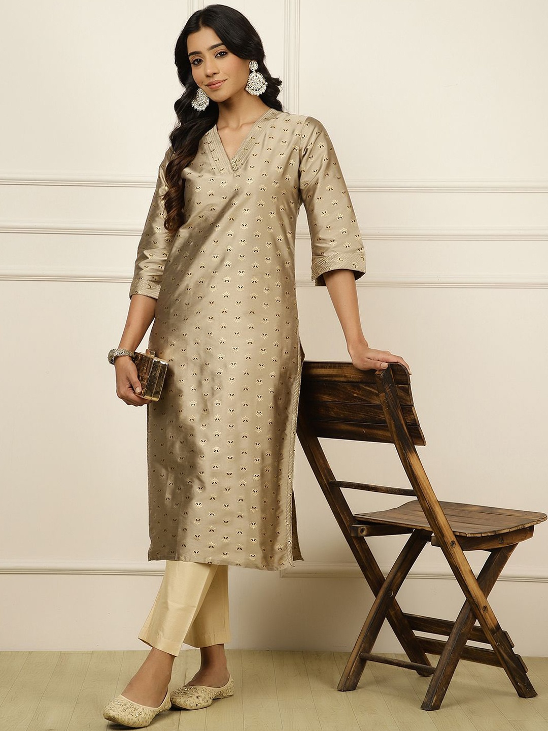 

Jaipur Kurti Ethnic Motifs Printed V-Neck Straight Kurta, Brown