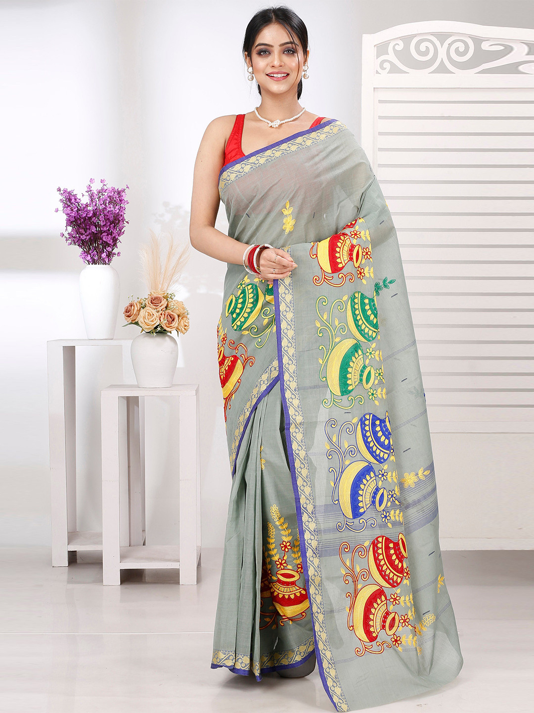 

DipDiya Ethnic Motifs Embroidered Pure Cotton Taant Saree, Grey