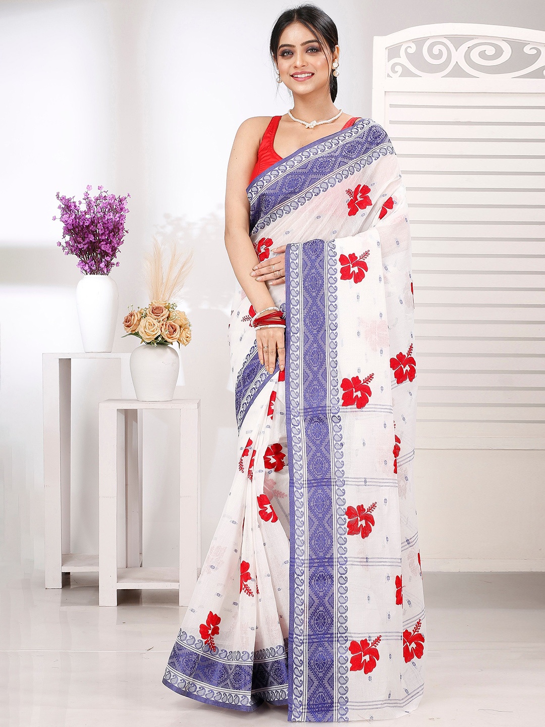 

DipDiya Woven Design Pure Cotton Taant Saree, Blue