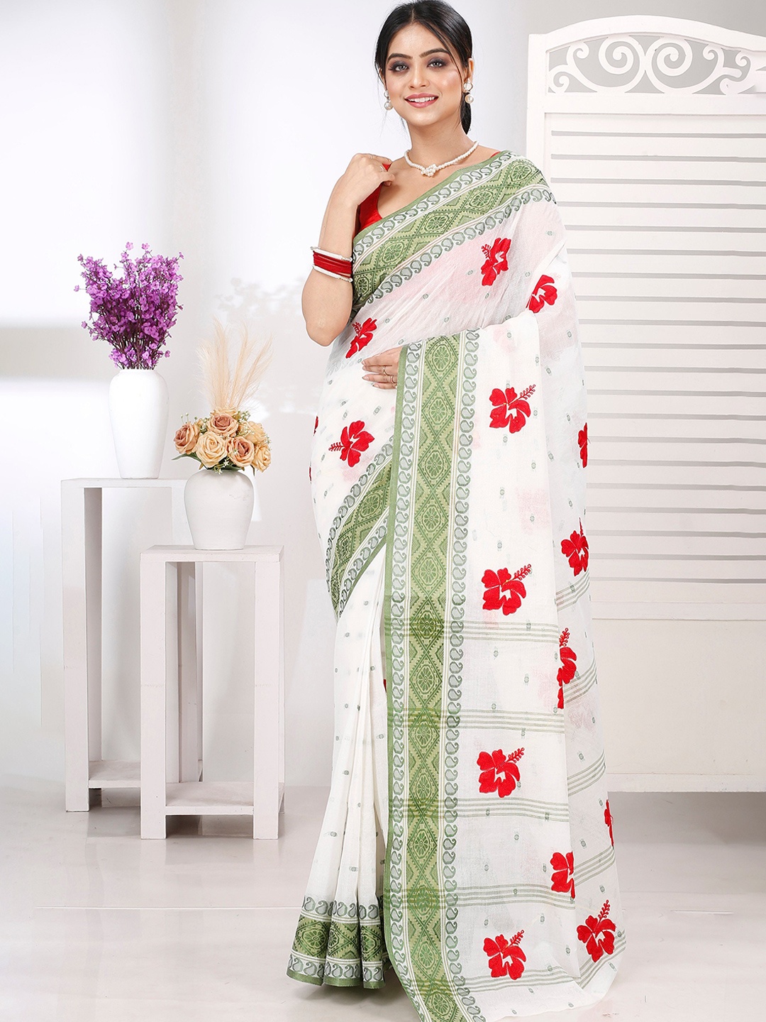 

DipDiya Floral Pure Cotton Taant Saree, Green