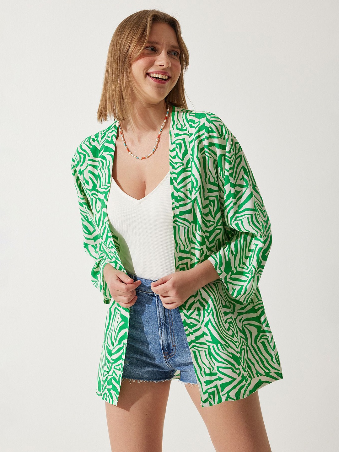 

Happiness istanbul Abstract Printed Open Front Shrug, Green