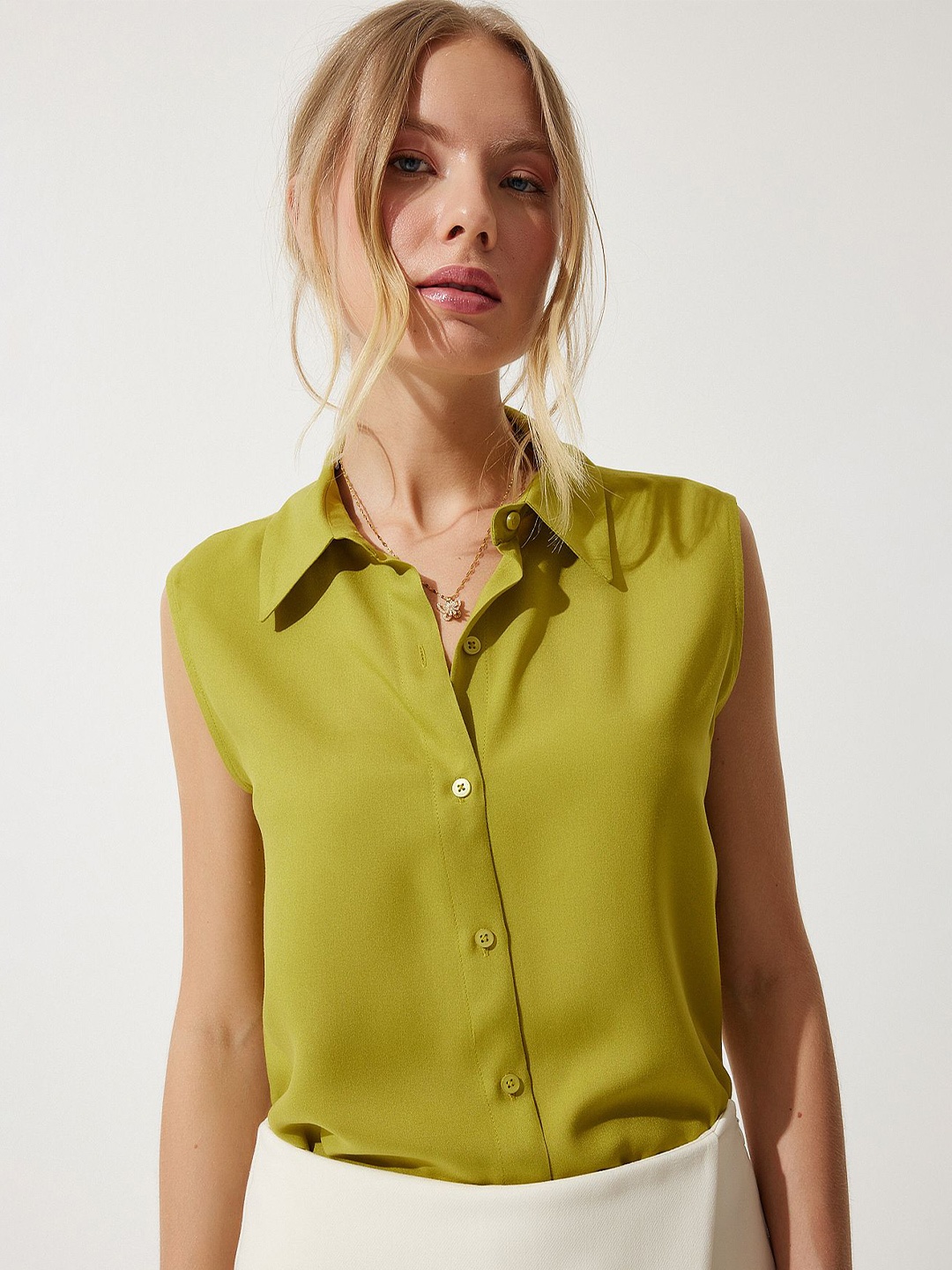 

Happiness istanbul Sleeveless Casual Shirt, Olive
