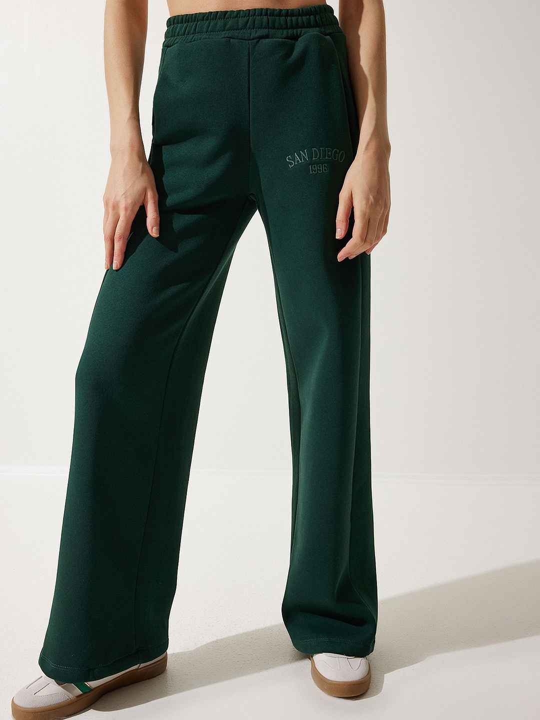 

Happiness istanbul Women Mid Rise Track Pant, Green