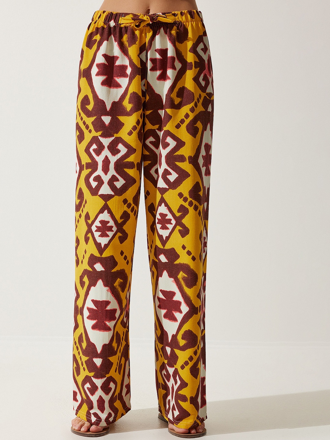 

Happiness istanbul Women Ethnic Motifs Printed Cotton Parallel Trousers, Na