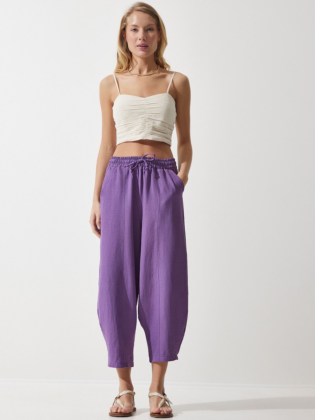 

Happiness istanbul Women Cropped Regular Trousers, Purple