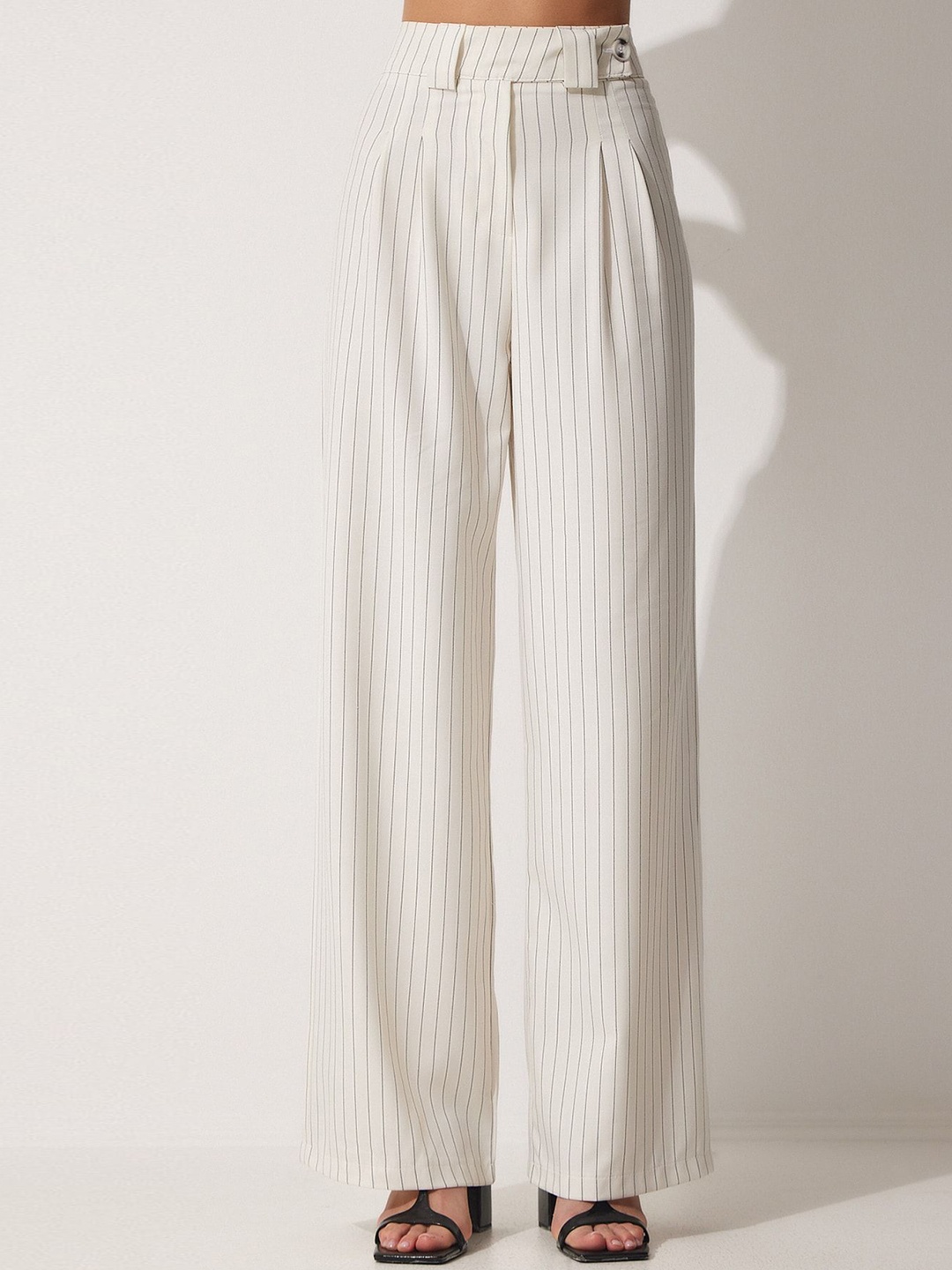 

Happiness istanbul Women Striped Pleated Trouser, White