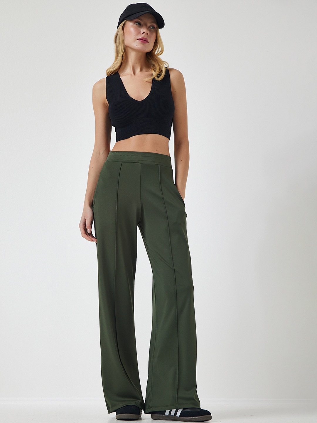 

Happiness istanbul Women Regular Parallel Trousers, Na