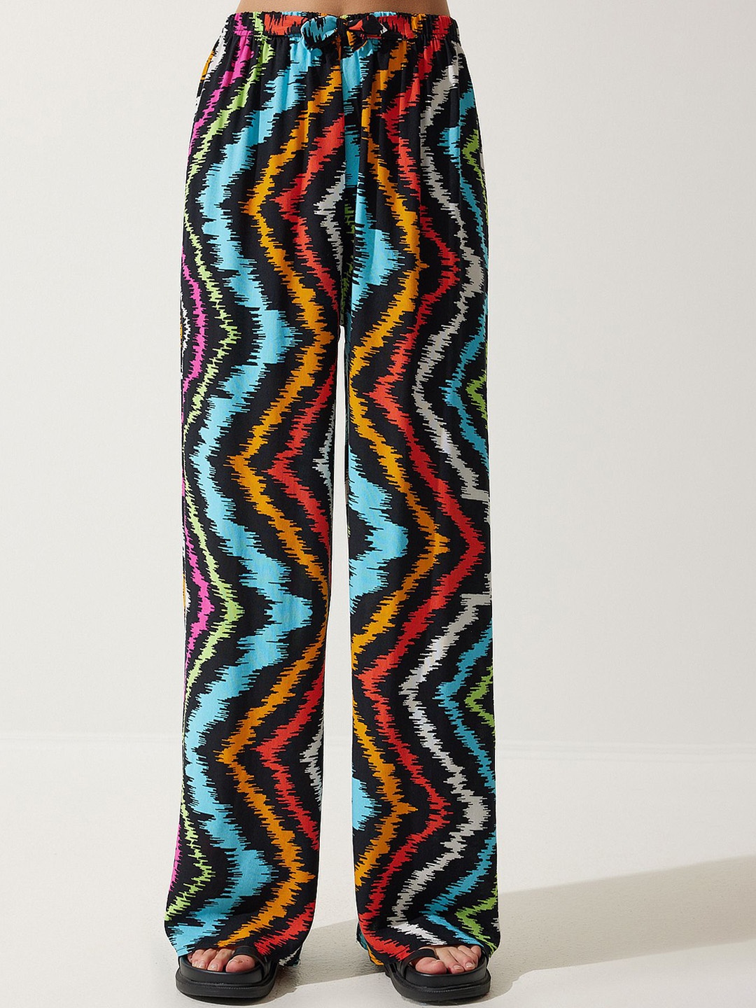 

Happiness istanbul Women Printed Trouser, Black