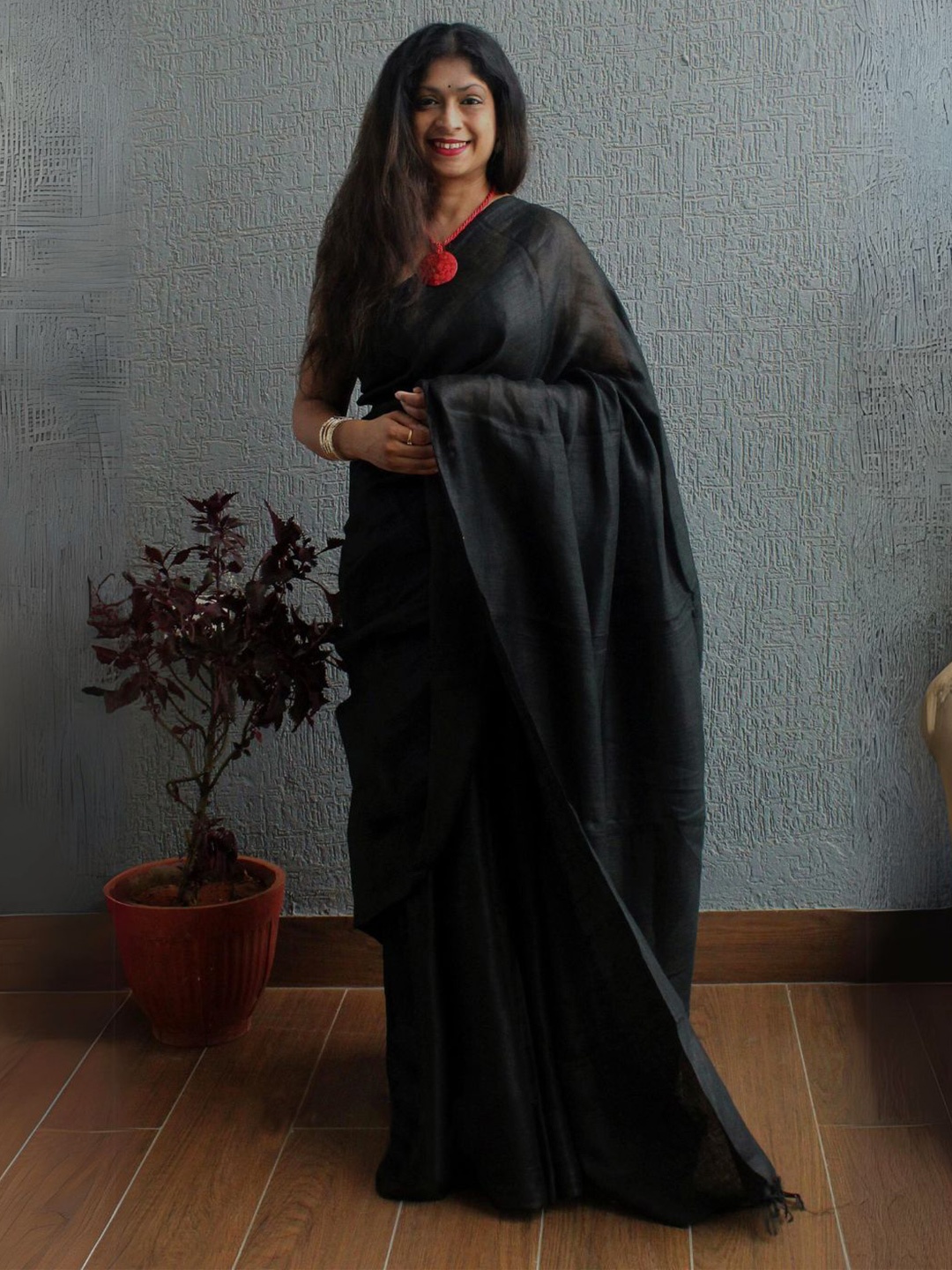 

Weaves of Tradition Pure Linen Saree, Black