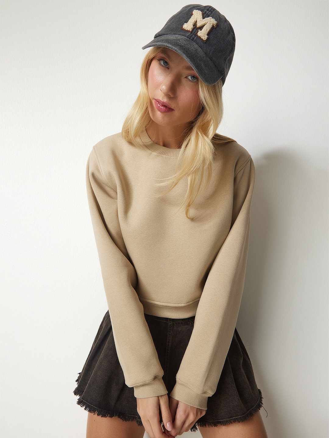

Happiness istanbul Long Sleeves Sweatshirt, Beige