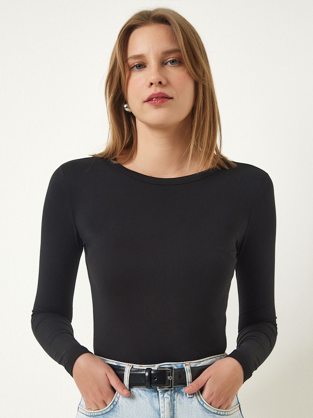 

Happiness istanbul Round Neck Long Sleeves Crop Top, Black