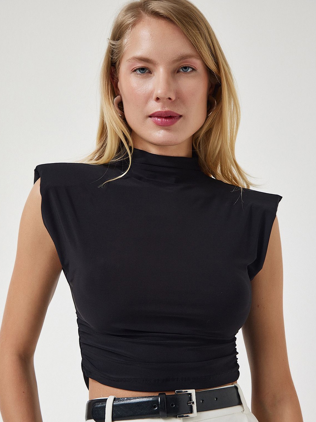 

Happiness istanbul Extended Sleeves High Neck Ruched Crop Top, Black