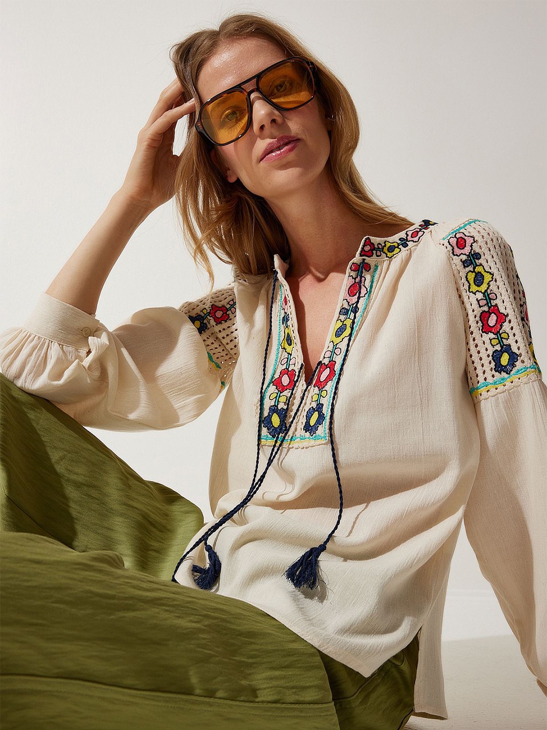 

Happiness istanbul Floral Embroidered Tie-Up Neck Puff Sleeve Regular Top, Cream