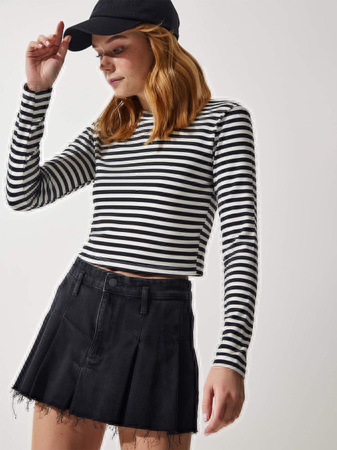 

Happiness istanbul Striped Round Neck Long Sleeves Pure Cotton Crop Top, White